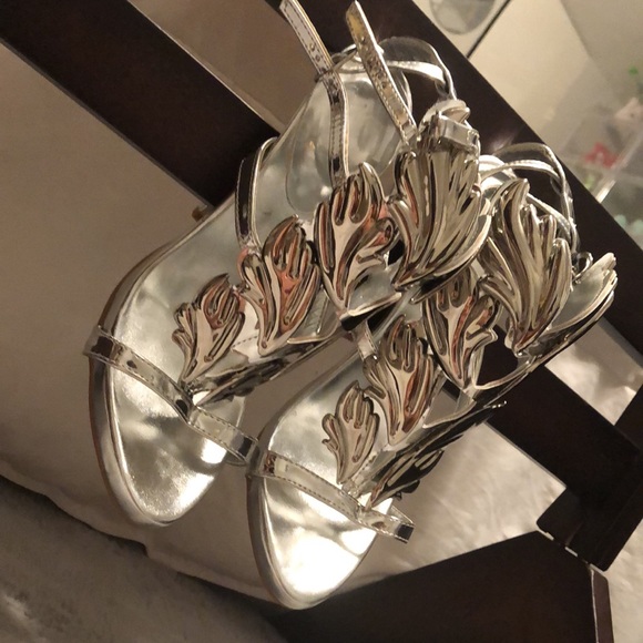 Metallic - Picture 2 of 6